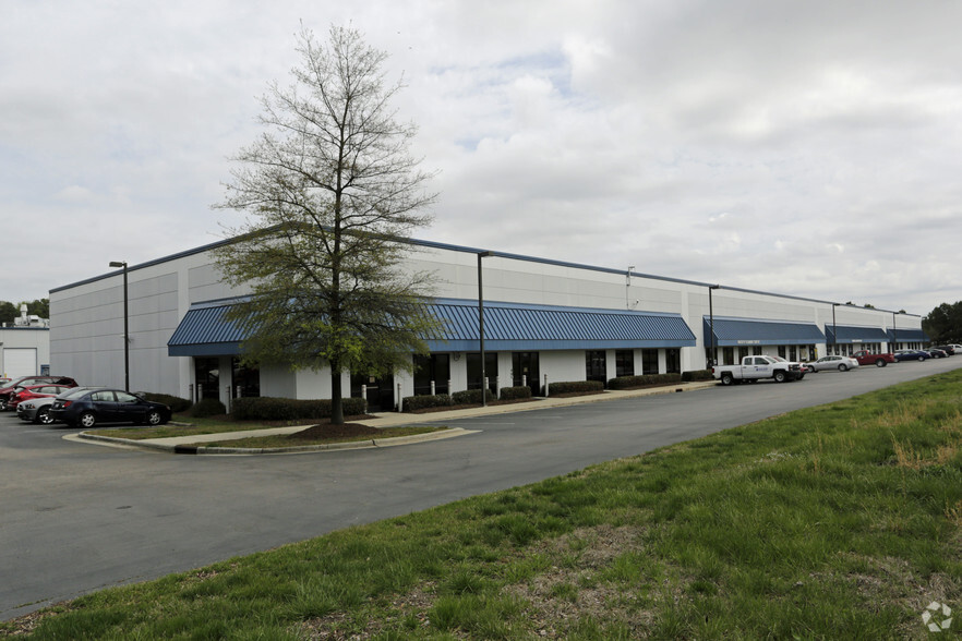 2320 Presidential Dr, Durham, NC for lease - Building Photo - Image 2 of 10