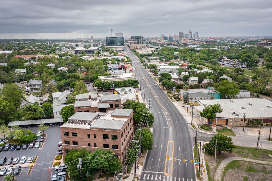 2632 Broadway St, San Antonio, TX for sale - Building Photo - Image 2 of 18