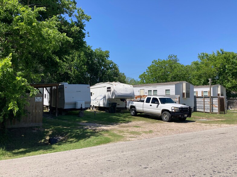 4224 Coon St, Bacliff, TX 77518