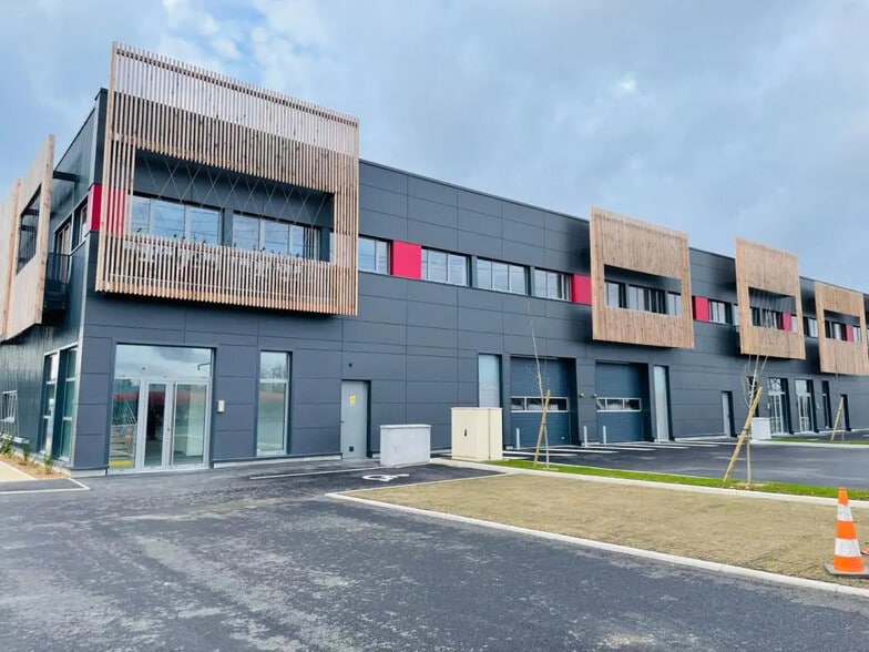 Office in Créteil for lease - Building Photo - Image 3 of 7