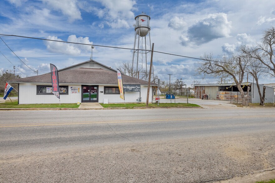 120 W 3rd St, Nixon, TX 78140 Retail for Sale