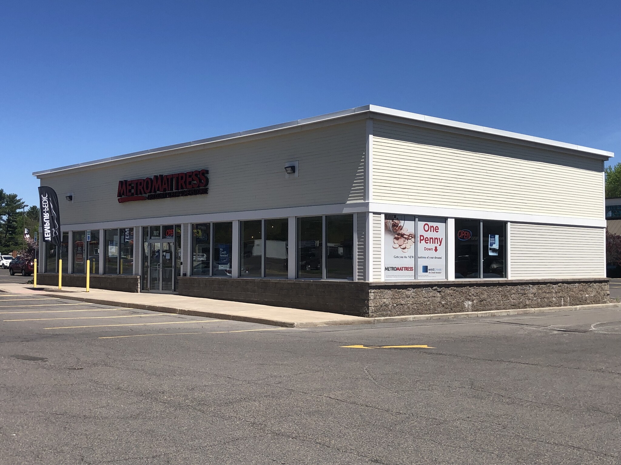 7608 Oswego Rd, Liverpool, NY 13090 - Bayberry Shopping Center | LoopNet