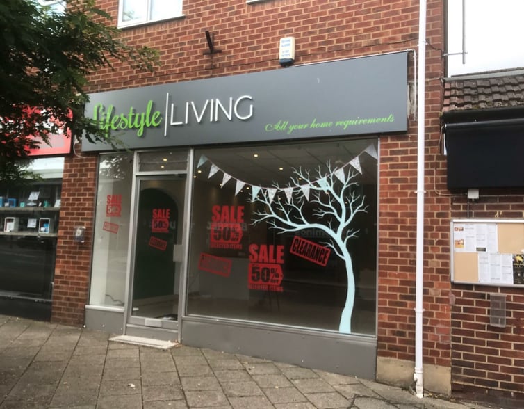 131 Victoria Rd, Ferndown for sale - Primary Photo - Image 1 of 1