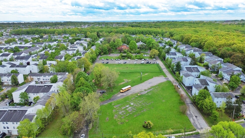 1380 Arthur Kill Rd, Staten Island, NY for sale - Primary Photo - Image 1 of 7