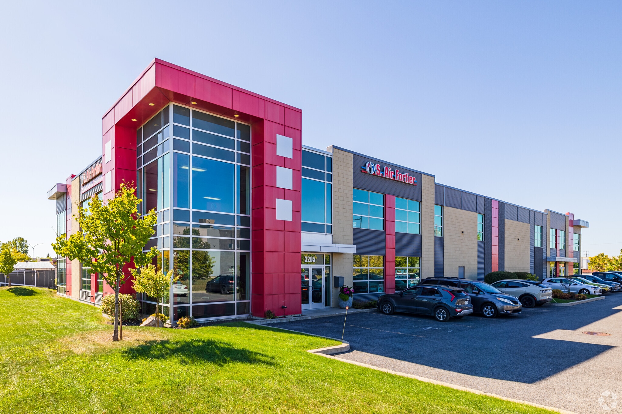 3205 Rue Star, Longueuil, QC for sale Primary Photo- Image 1 of 1