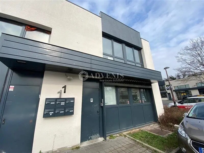 Office in Créteil for lease Building Photo- Image 1 of 11