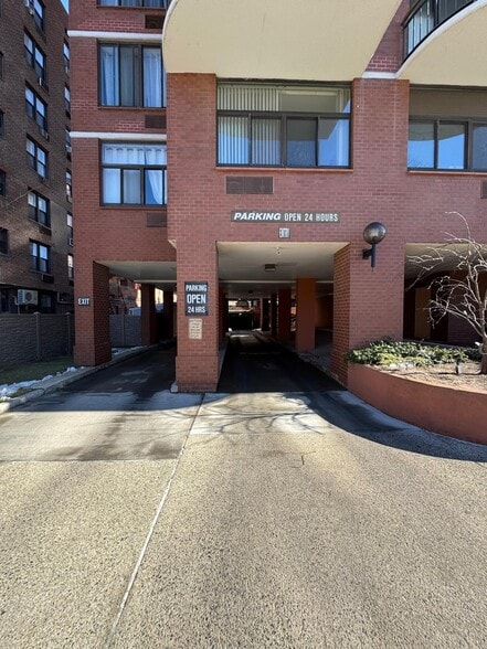 3111 Ocean Pky, Brooklyn, NY for sale - Building Photo - Image 2 of 6