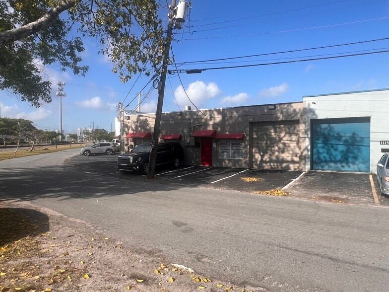 1109-1111 NE 7th Ave, Fort Lauderdale, FL for sale - Building Photo - Image 3 of 12