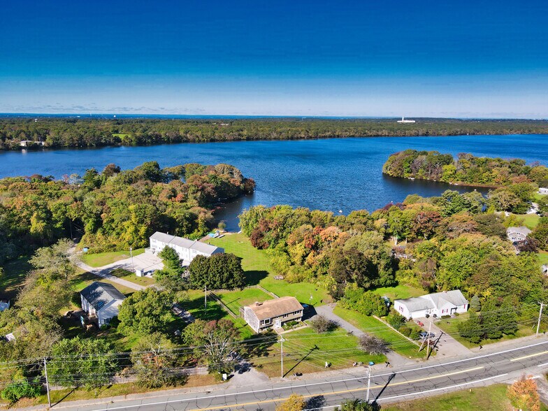 1121 Stafford Road, Tiverton, RI 02878
