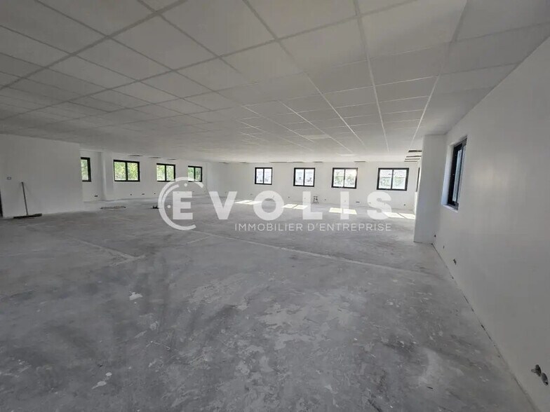 Office in Palaiseau for lease - Interior Photo - Image 2 of 8