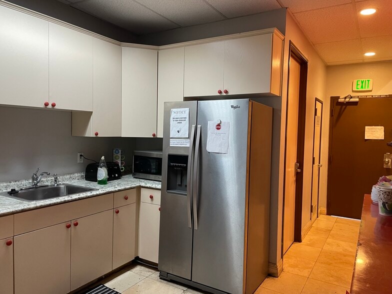 7226 Sepulveda Blvd, Van Nuys, CA for lease - Interior Photo - Image 3 of 24