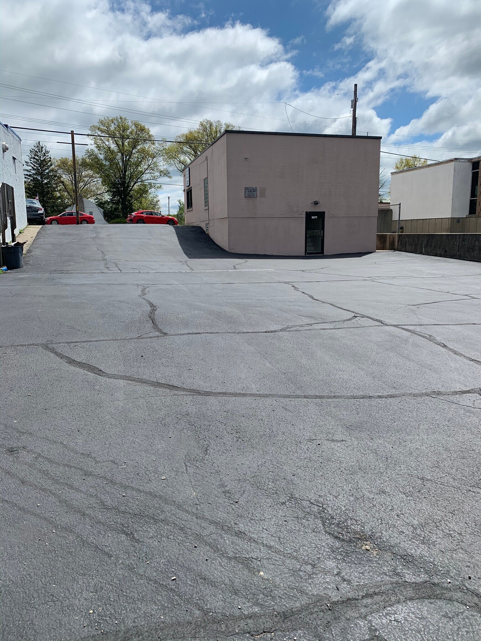 8077 Colerain Ave, Cincinnati, OH 45239 Office/Retail for Lease