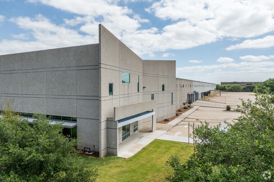 12900 W Airport Blvd, Sugar Land, TX for lease - Building Photo - Image 1 of 7