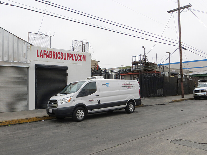 DTLA Industrial Compound portfolio of 3 properties for sale on LoopNet.com - Building Photo - Image 3 of 9