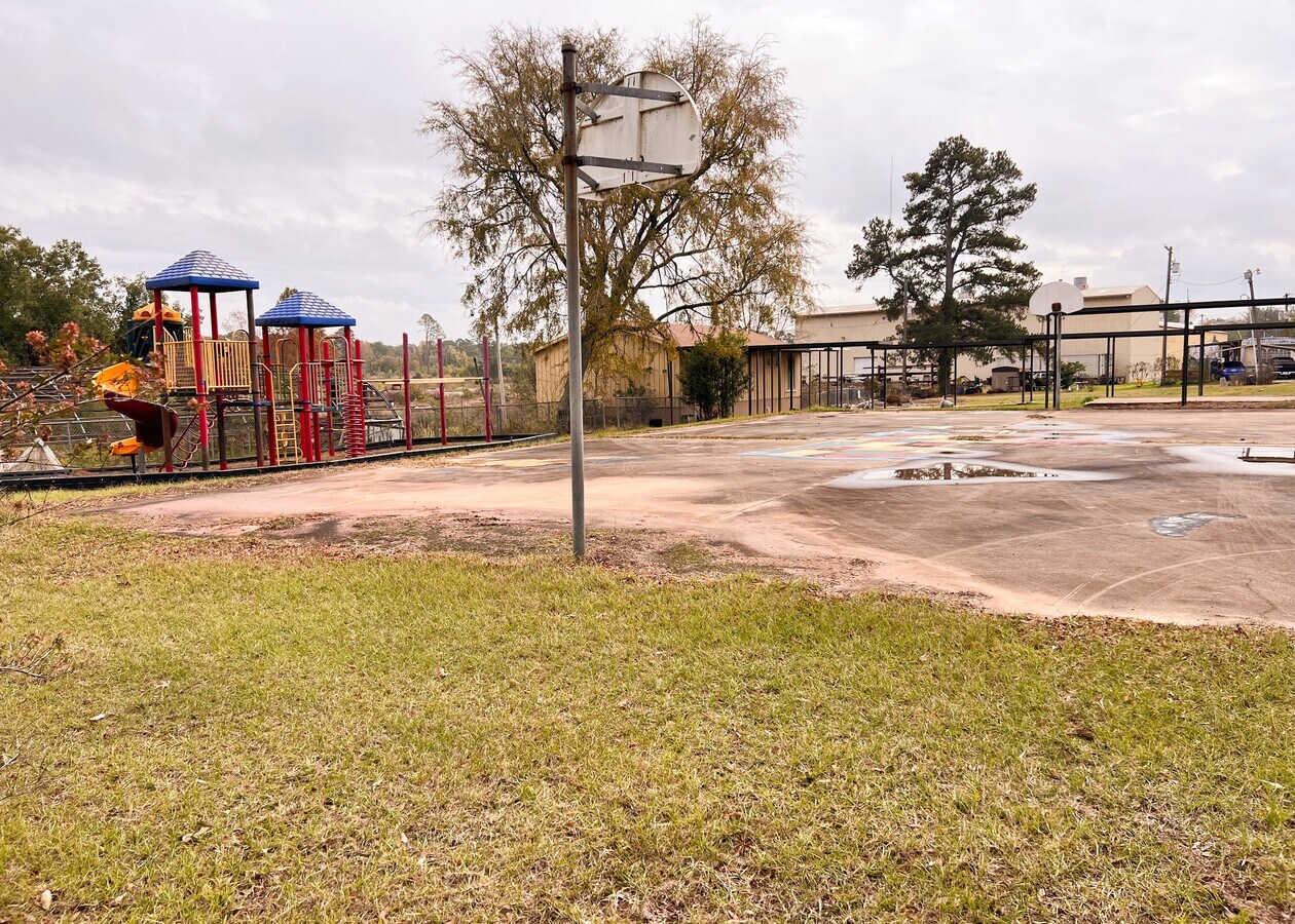 401 n kerley ave, Oil City, LA 71061 Fmr. Oil City Elementary
