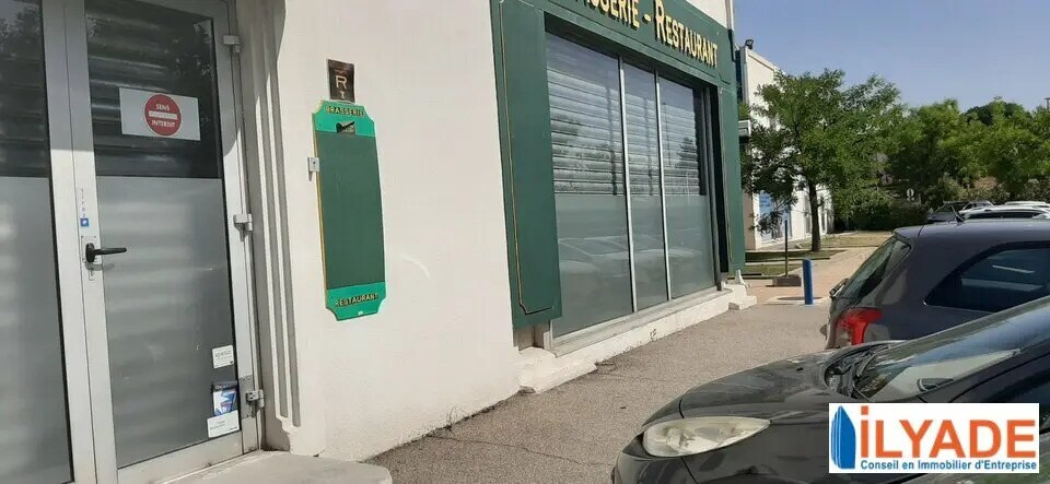 Retail in Vitrolles for lease - Building Photo - Image 1 of 5