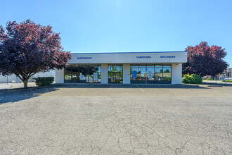 1580 Mount Hood Ave, Woodburn, OR for lease Building Photo- Image 2 of 14