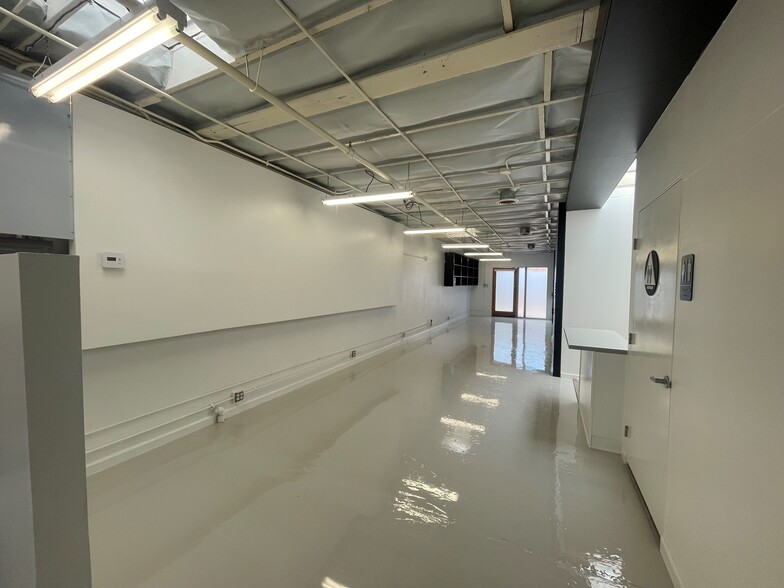 529 Victoria Ave, Venice, CA for lease - Interior Photo - Image 2 of 7