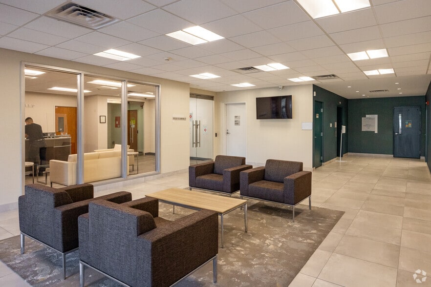 7 Entin Rd, Parsippany, NJ for lease - Lobby - Image 3 of 6