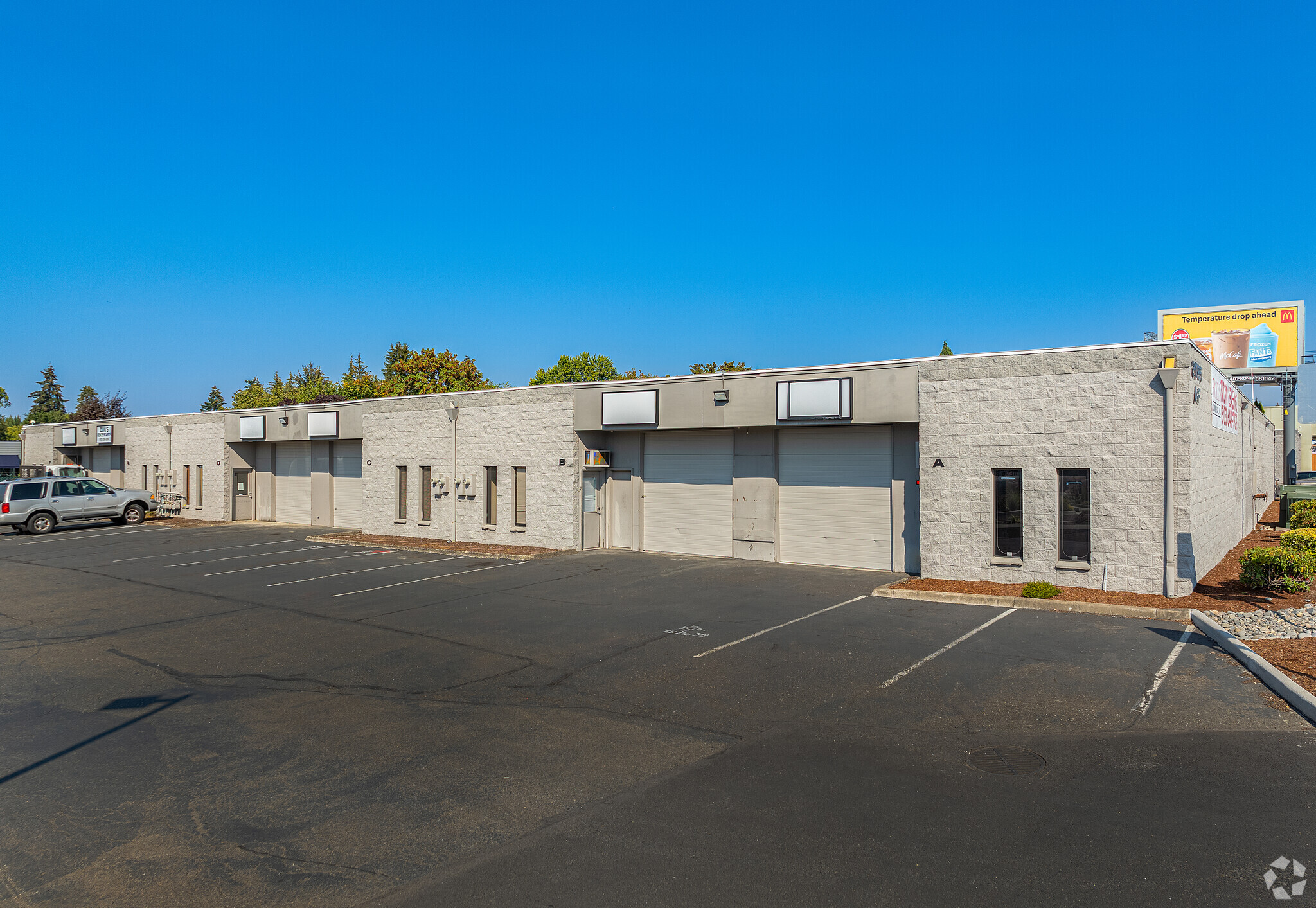 21785 SW Tualatin Valley Hwy, Hillsboro, OR for lease Building Photo- Image 1 of 5