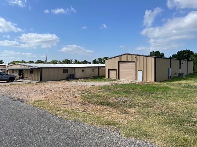 390 S Reynolds St, La Grange, TX 78945 Industrial for Sale