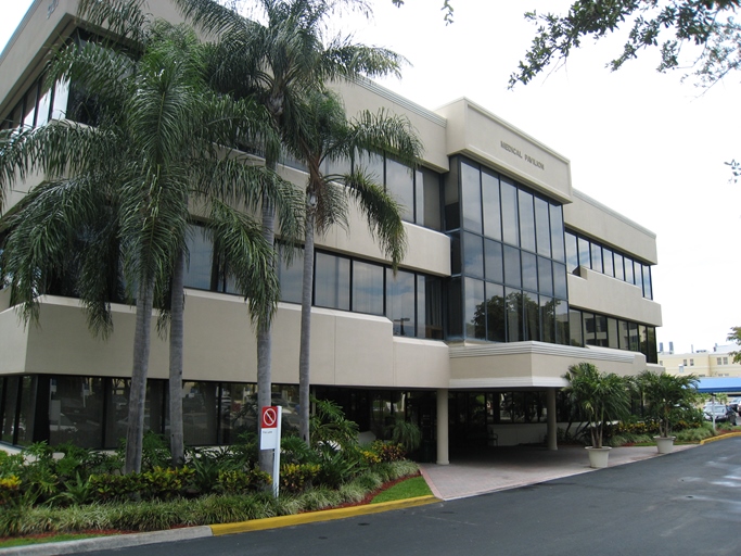 927 45th St, West Palm Beach, FL for lease - Building Photo - Image 2 of 13