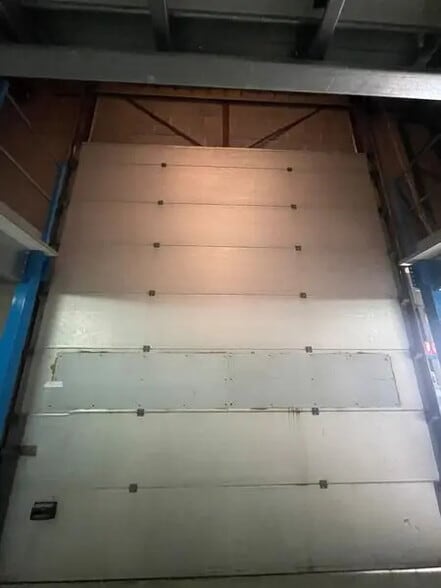 Flex in Ivry-sur-Seine for lease - Interior Photo - Image 2 of 7