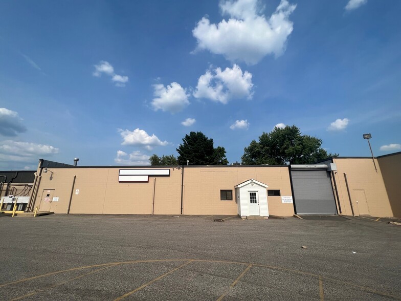 1208 Columbus Rd, Burlington, NJ for lease - Building Photo - Image 2 of 5