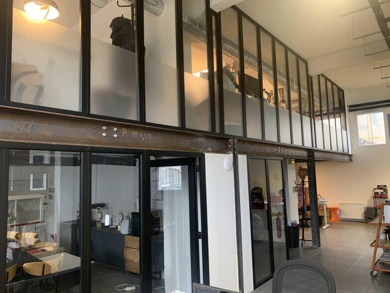 Office in Bègles for lease - Interior Photo - Image 2 of 6