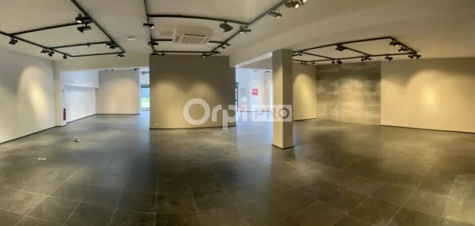 Retail in Quetigny for lease - Building Photo - Image 2 of 4