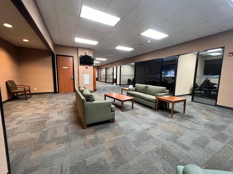 8047 Midcrown Dr, San Antonio, TX for lease - Interior Photo - Image 2 of 7