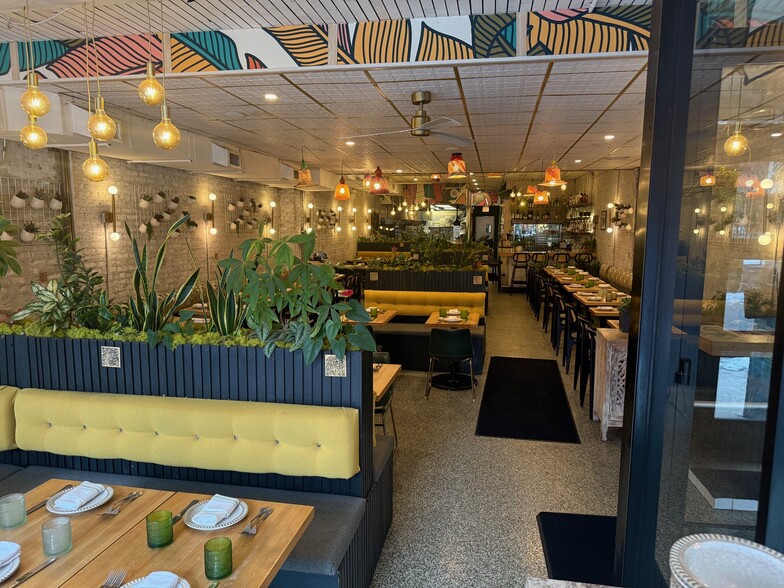 1559 N Milwaukee Ave, Chicago, IL for lease - Building Photo - Image 3 of 5