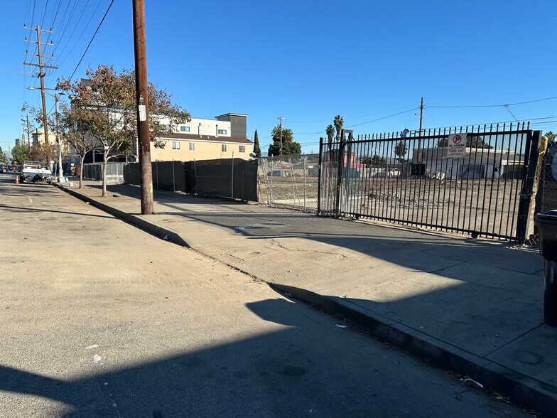 8872 S Vermont Ave, Los Angeles, CA for lease - Building Photo - Image 2 of 4