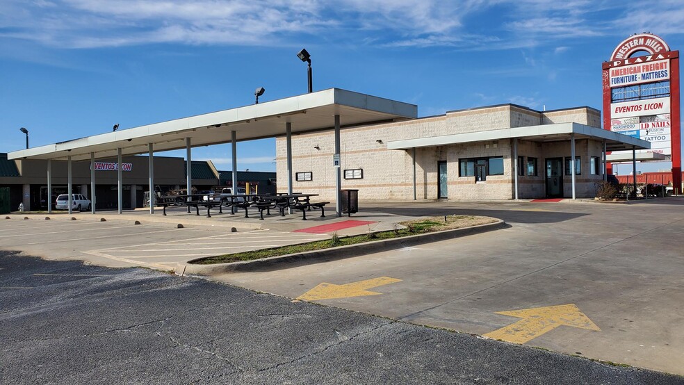 8625 Camp Bowie West Blvd, Fort Worth, TX for lease - Building Photo - Image 2 of 12