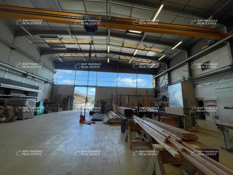 Flex in Fretin for lease - Interior Photo - Image 2 of 11