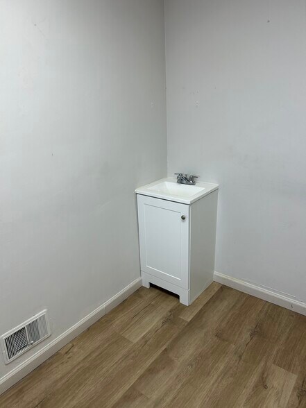 2305 N Wood Ave, Roselle, NJ for sale - Building Photo - Image 3 of 23