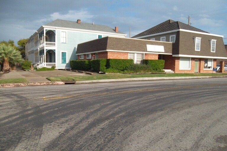910 Moody Ave, Galveston, TX 77550