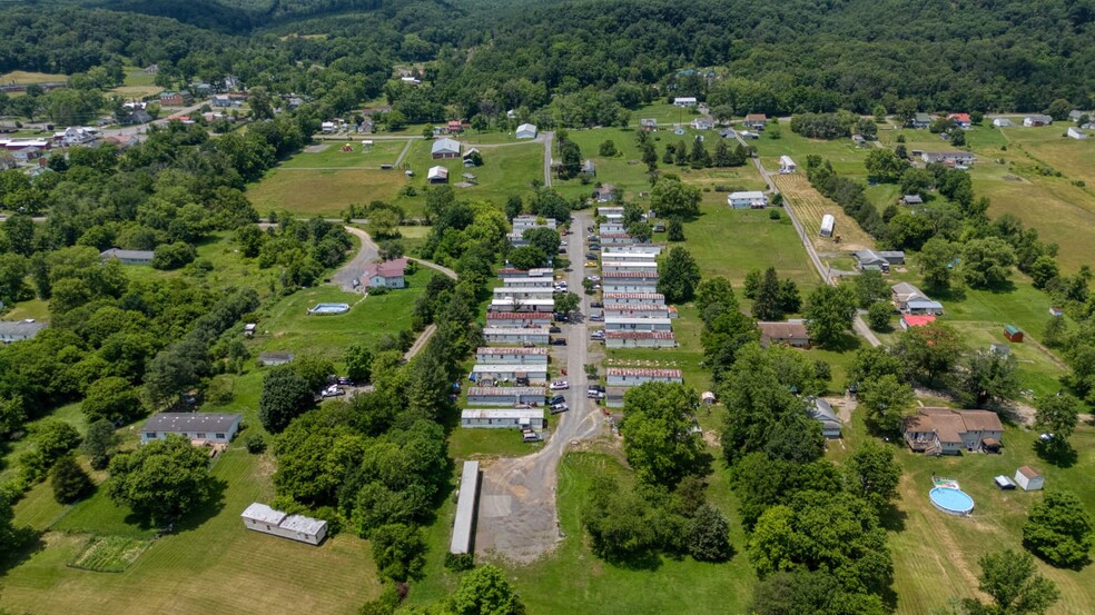 English Walnut Lane, Springfield, WV for sale - Primary Photo - Image 1 of 1