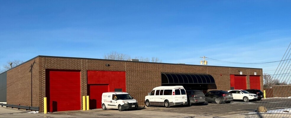 180 Poplar Pl, North Aurora, IL for sale - Building Photo - Image 1 of 1