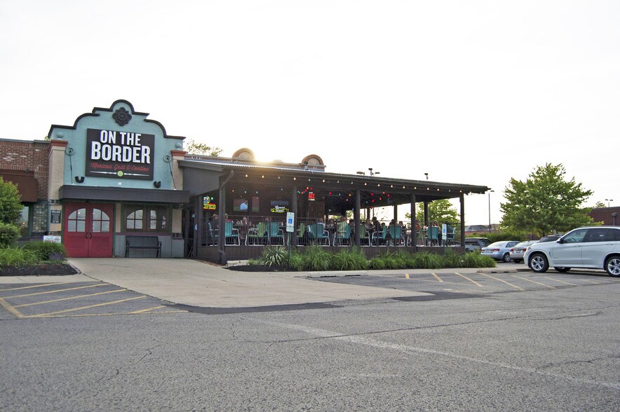 535 Lakeview Pky, Vernon Hills, IL for lease - Building Photo - Image 2 of 4