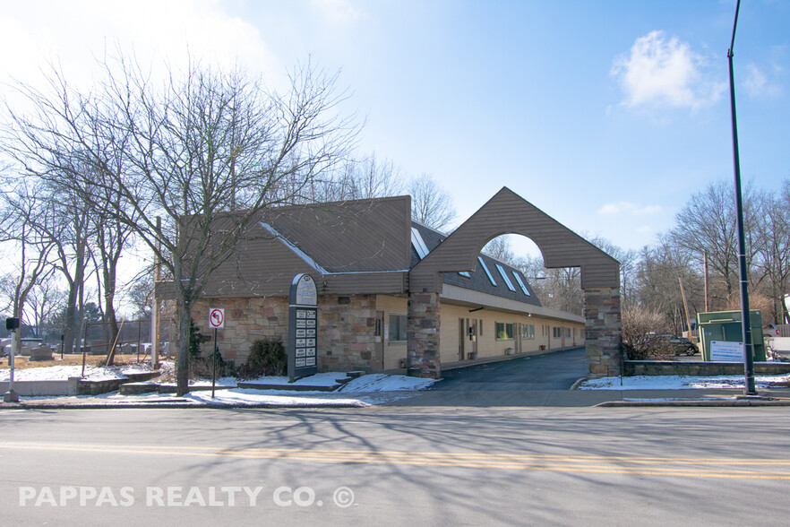 572 W Market St, Akron, OH for sale - Building Photo - Image 1 of 7