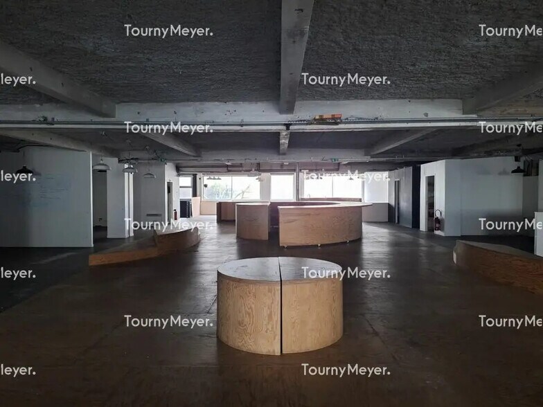 Office in Bordeaux for lease - Interior Photo - Image 1 of 9