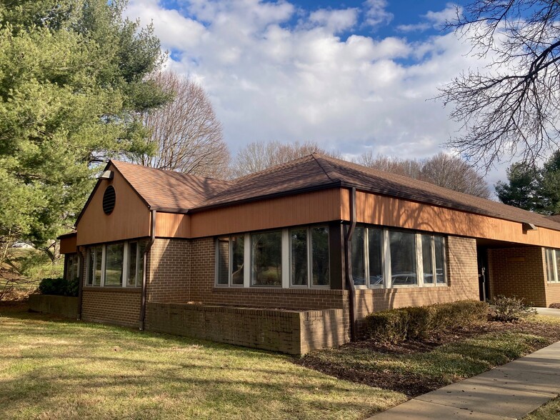 5405 Twin Knolls Rd, Columbia, MD for sale - Building Photo - Image 1 of 15