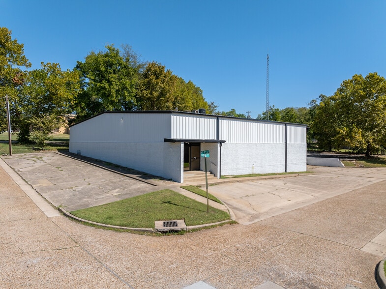 100 N 11th St, Van Buren, AR for sale - Building Photo - Image 1 of 30
