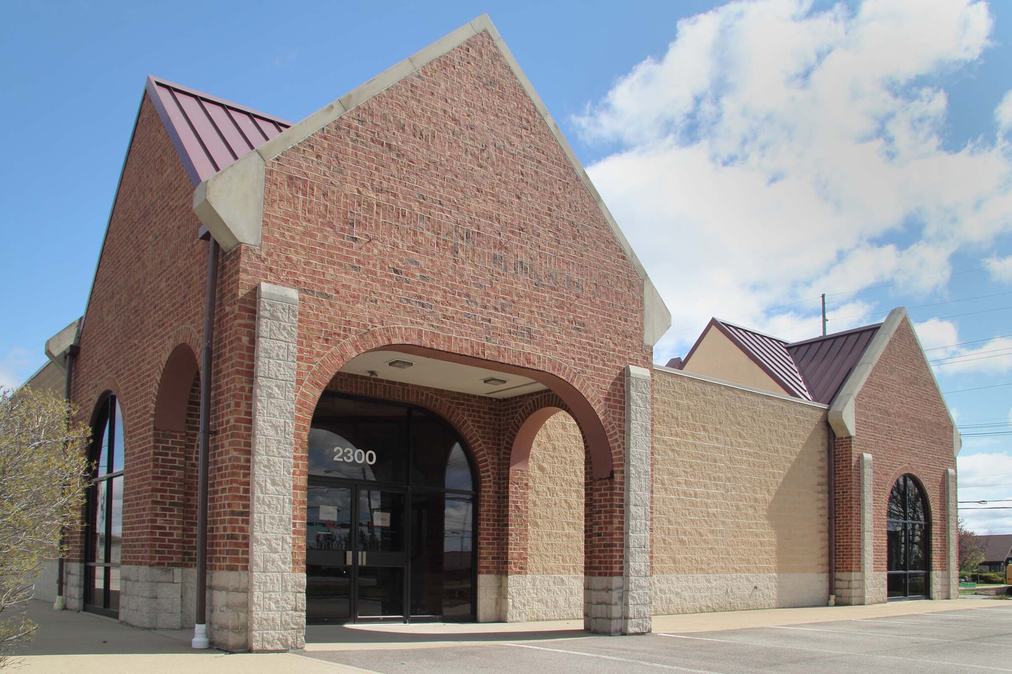 2300 W 4th St, Mansfield, OH for lease Building Photo- Image 1 of 12