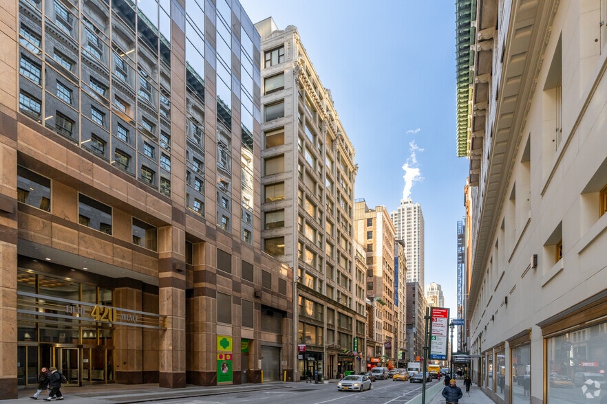 8 W 38th St, New York, NY for lease - Building Photo - Image 1 of 18