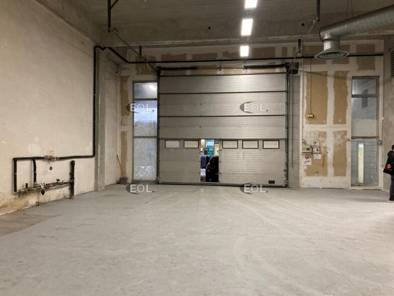 Flex in Ivry-sur-Seine for lease - Building Photo - Image 3 of 5