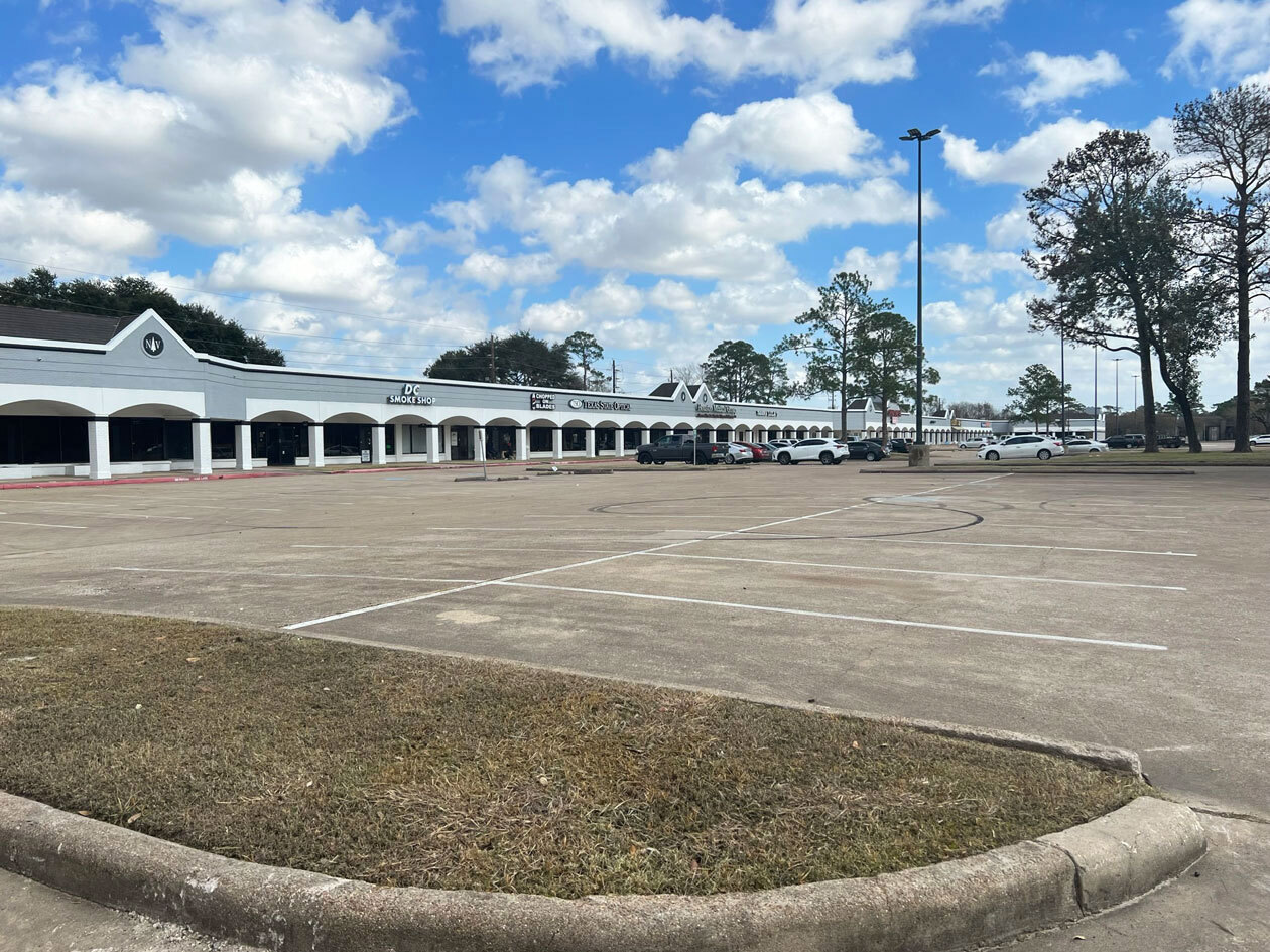 351-403 Greens Rd, Houston, TX for lease Building Photo- Image 1 of 12