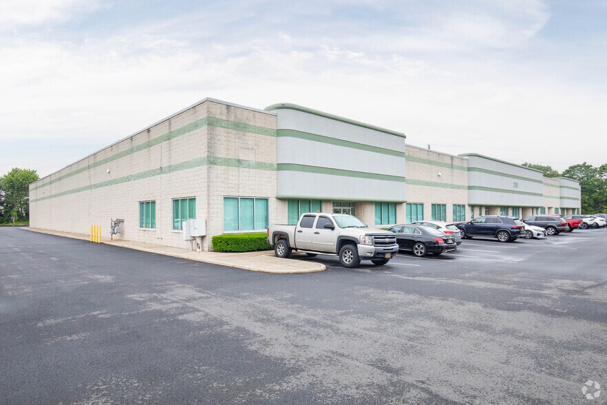 2180 Fifth Ave, Ronkonkoma, NY for sale - Primary Photo - Image 1 of 1