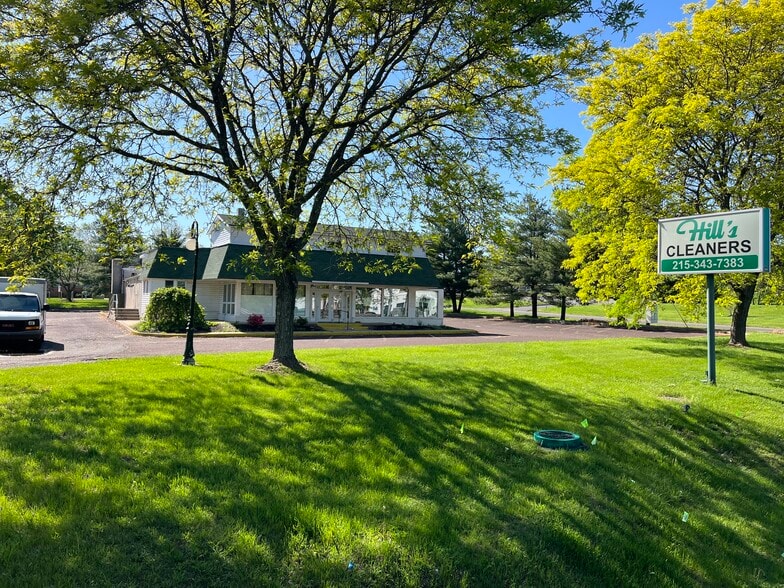 880 Easton Rd, Warrington, PA for sale - Primary Photo - Image 1 of 12